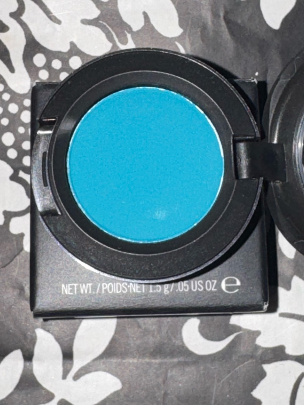 MAC Cosmetics Jewel Blue eyeshadow